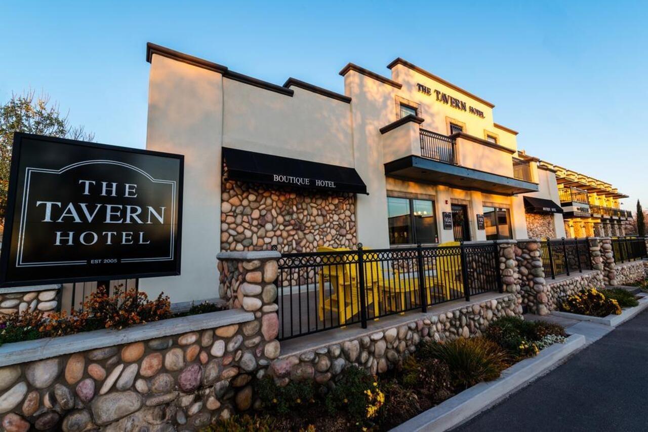 The Tavern Hotel Коттонвуд Экстерьер фото